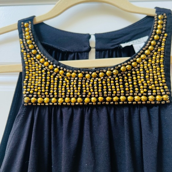Beautiful Cache size small black sleeveless top with beading - Picture 2 of 4